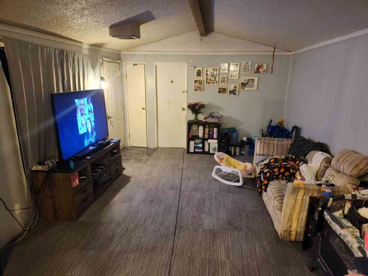 Mobile Home in Park 2bd 1 and a half bath as is - Colorado Springs, Colorado - FleaMarketBay