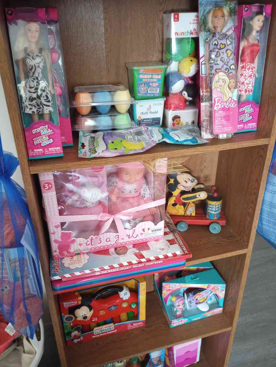 two bedroom apartment everything must go 2000