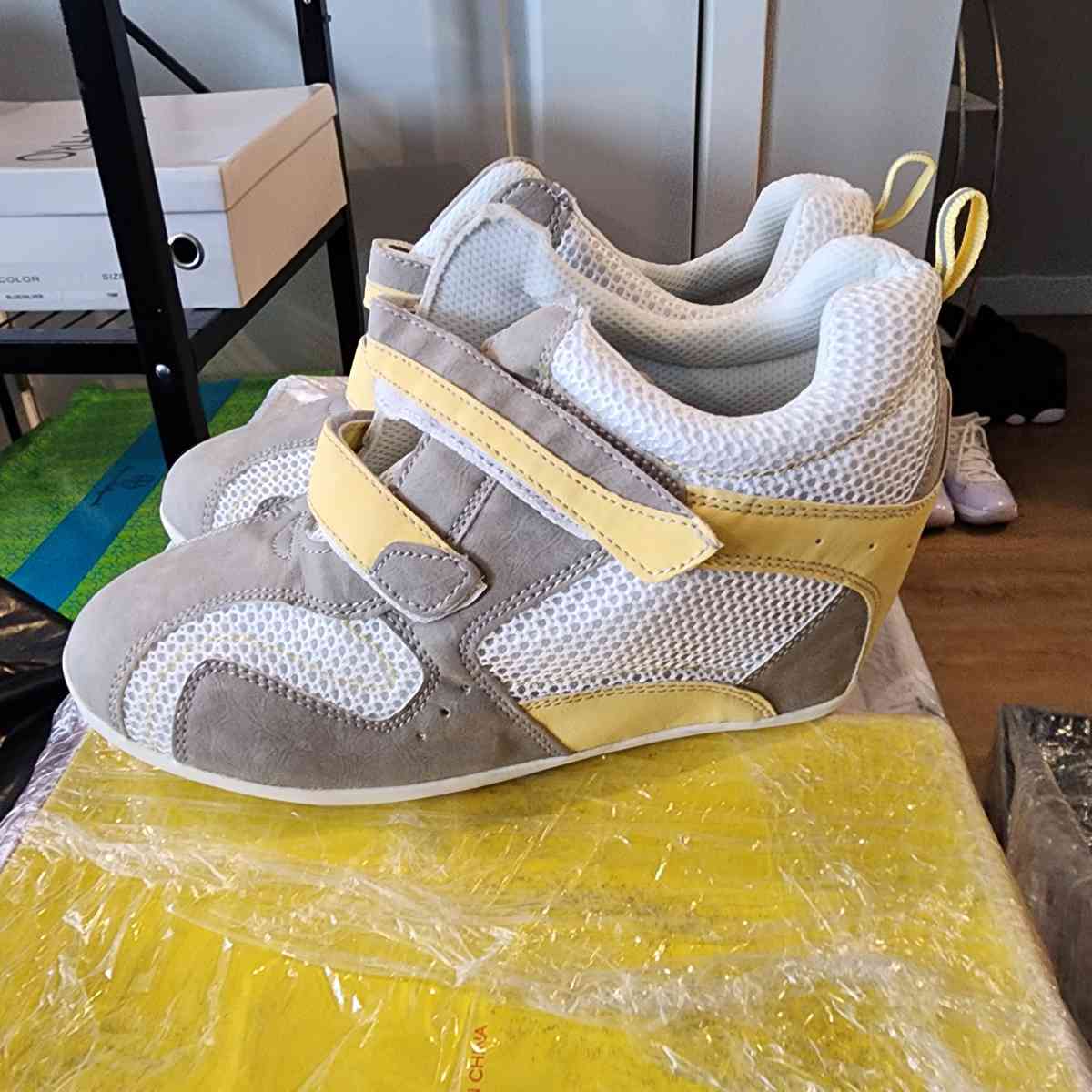 Womens Shoes Variety Lot - Island Park, New York - FleaMarketBay