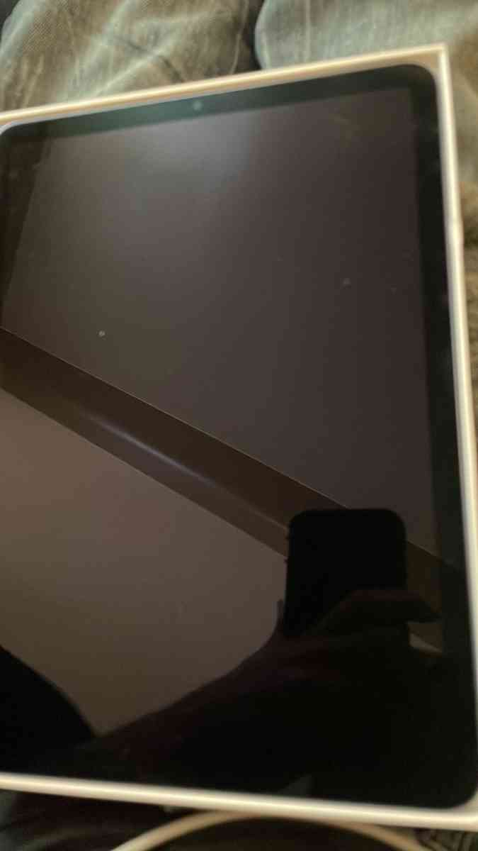 iPad Air 5th Generation - Buffalo, New York - FleaMarketBay