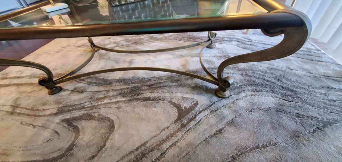 Glass top coffee table - Henderson, Nevada - FleaMarketBay