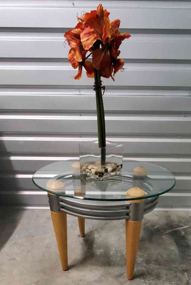 Side Table - Las Vegas, Nevada - FleaMarketBay