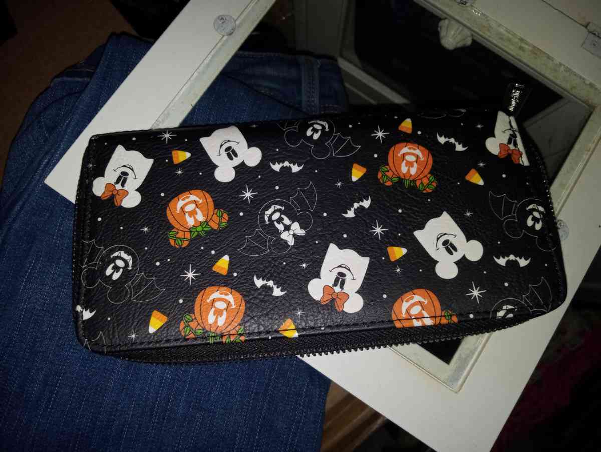 Halloween lounge fly wallet - Alicia, Arkansas