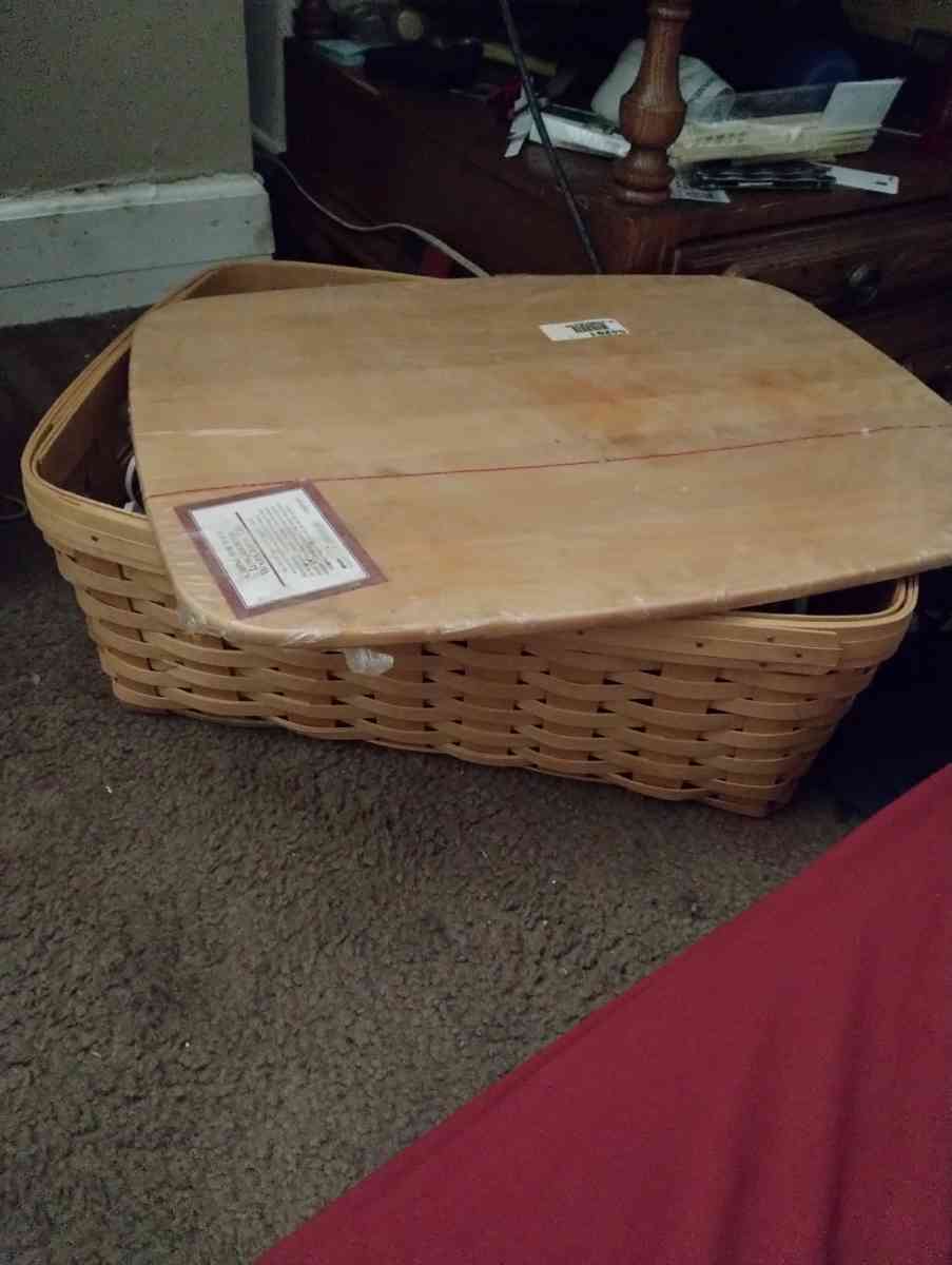 candle holder and baskets and candles - Fort Wayne, Indiana - FleaMarketBay