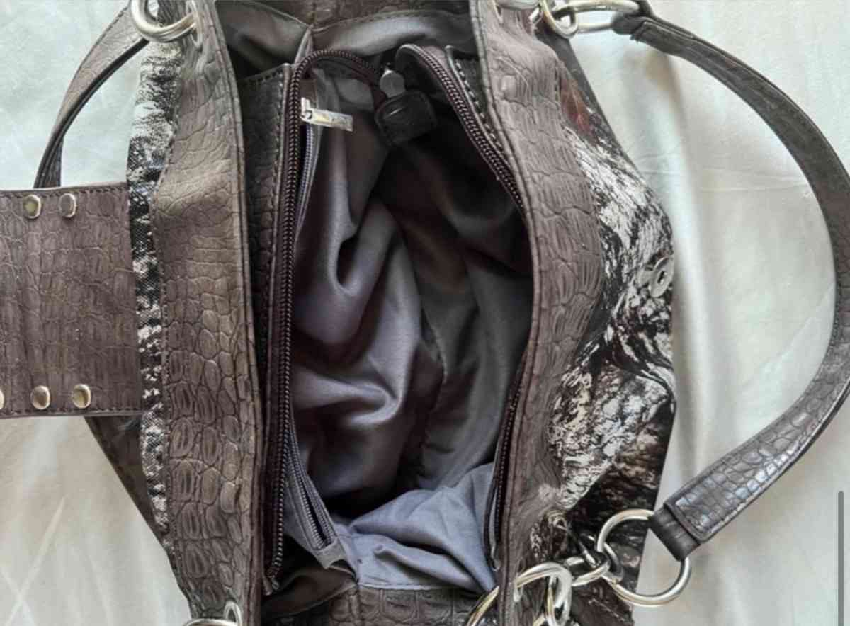 Buckle Purse - Russellville, Alabama - FleaMarketBay