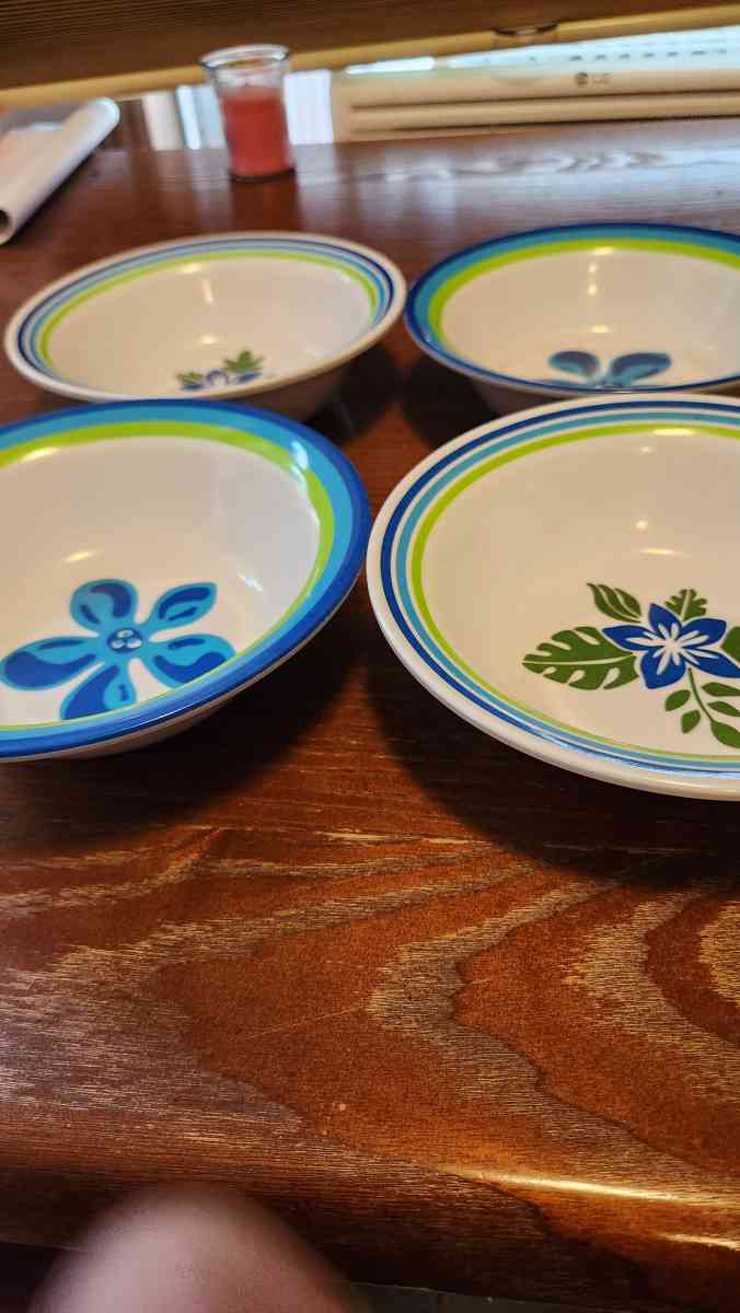 set Of 4 flower bowls - Hawley, Pennsylvania - FleaMarketBay