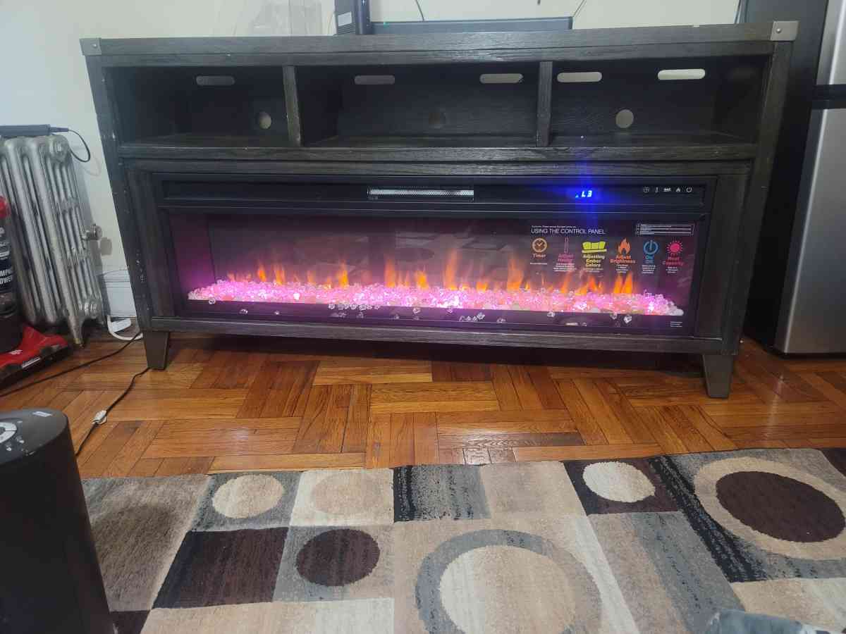 wooden tv stand - Brooklyn, New York - FleaMarketBay