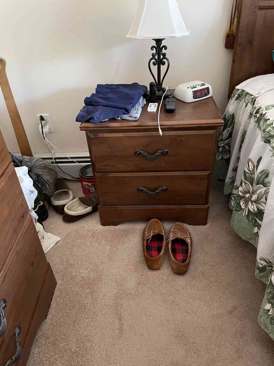 bedroom set queen with electric bed - Dracut, Massachusetts - FleaMarketBay