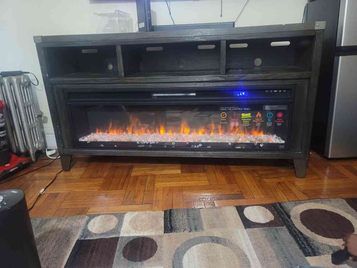 wooden tv stand - Brooklyn, New York - FleaMarketBay