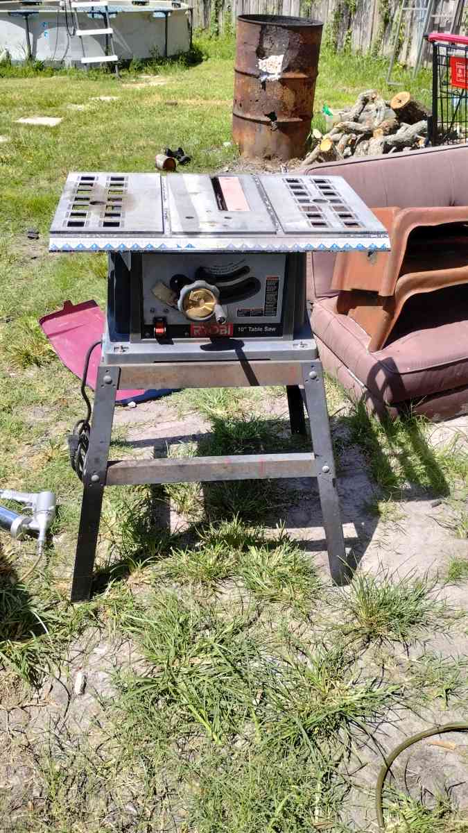 table saw and hood for over the stove and levels - Tampa, Florida