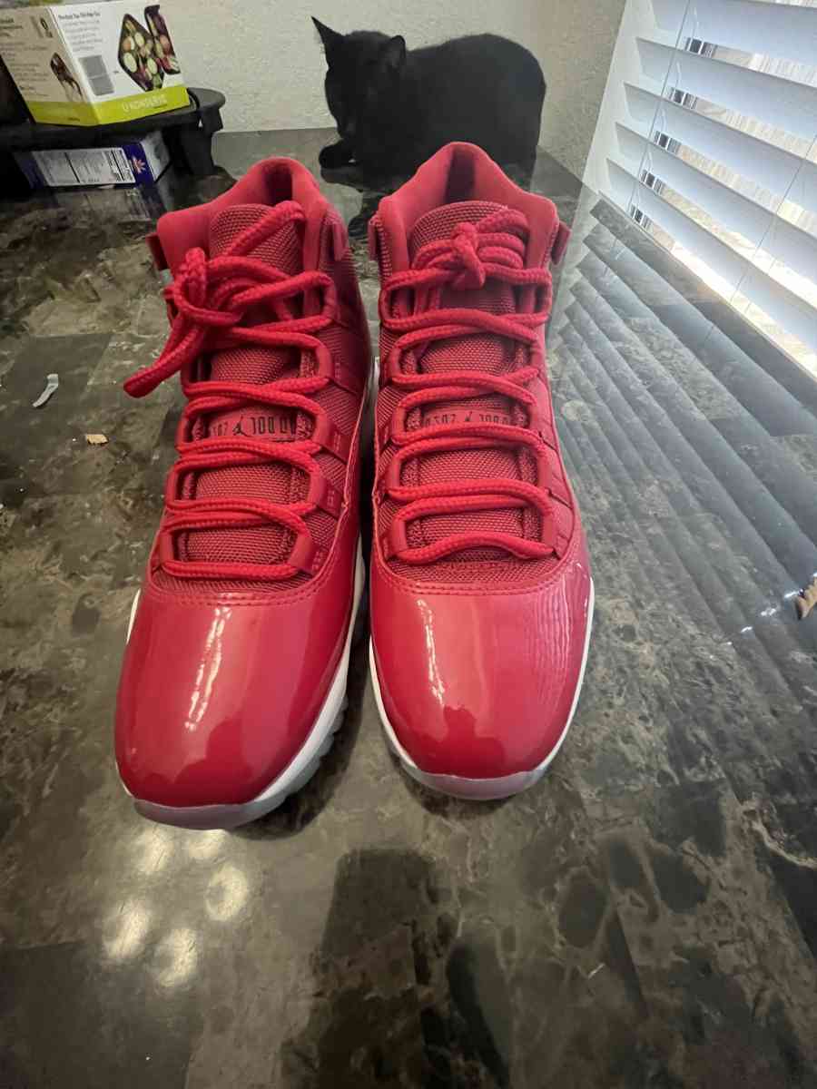 GYM RED 11s NEVER WORN size 95 - Arlington, Texas - FleaMarketBay