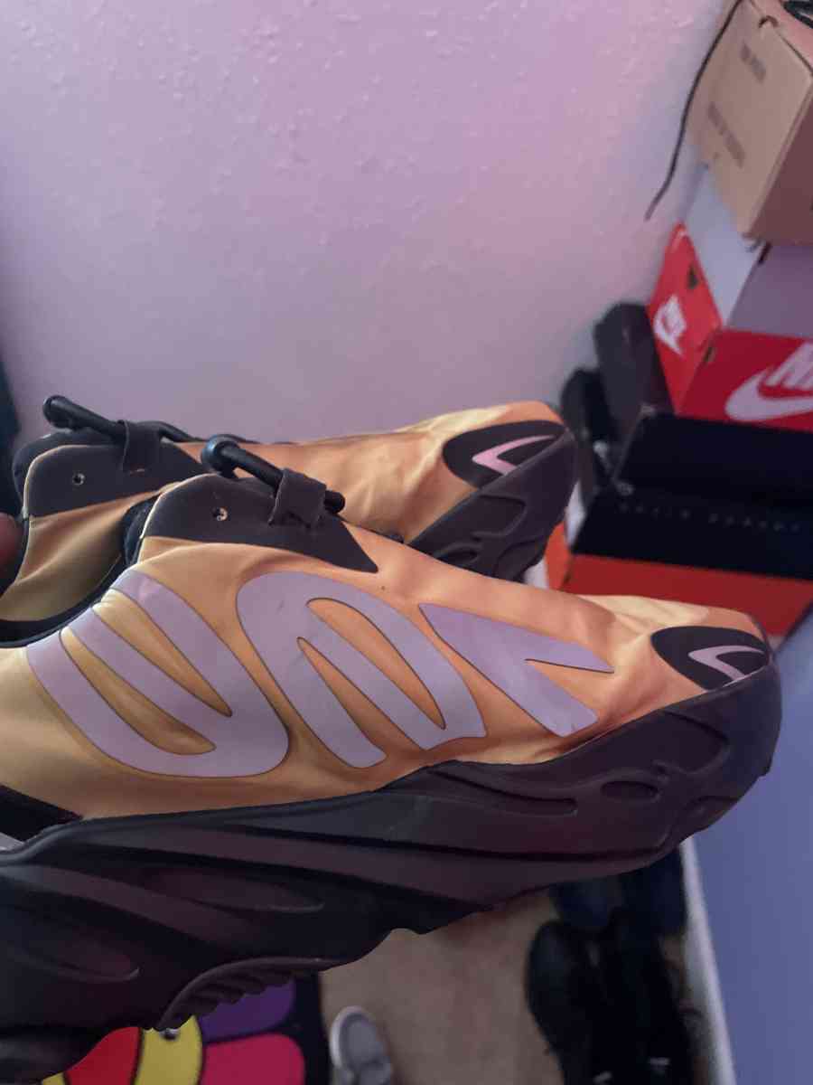 yezzy 700 honey comb - Statesville, North Carolina