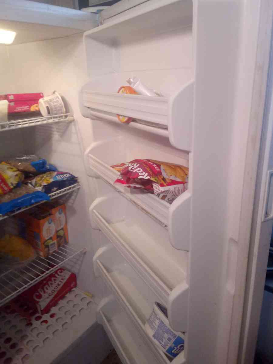 4 foot upright freezer white works great - Fort Worth, Texas - FleaMarketBay