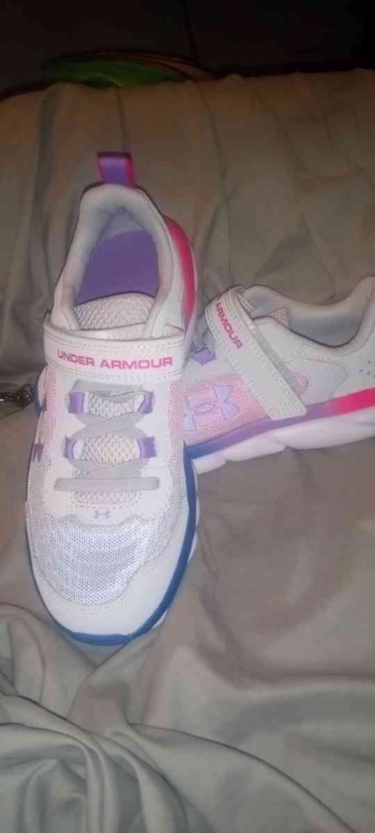 girls under armour shoes - Moorhead, Minnesota - FleaMarketBay