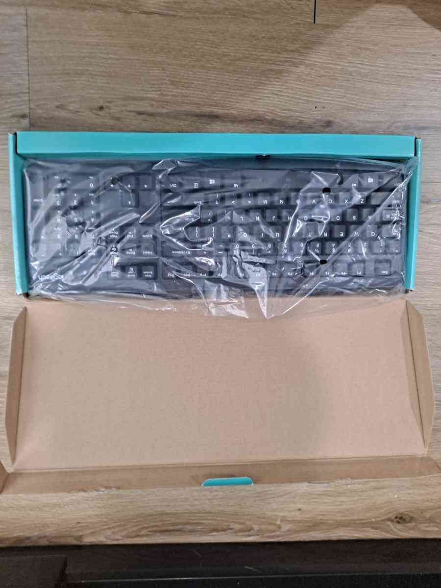 Logitech keyboard - Bronx, New York - FleaMarketBay