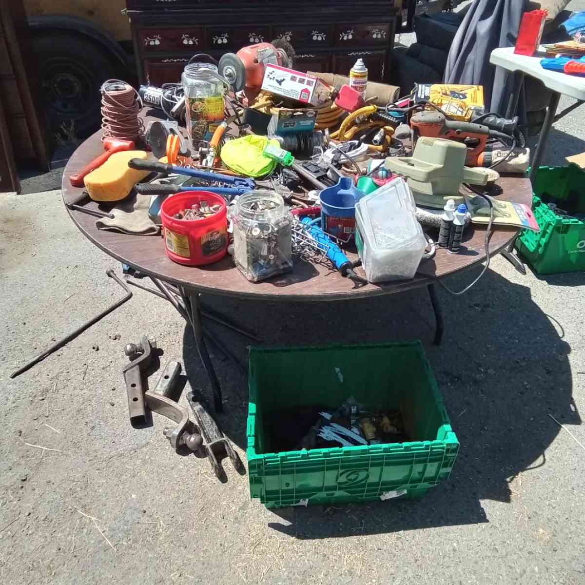 yard sell - Bakersfield, California - FleaMarketBay