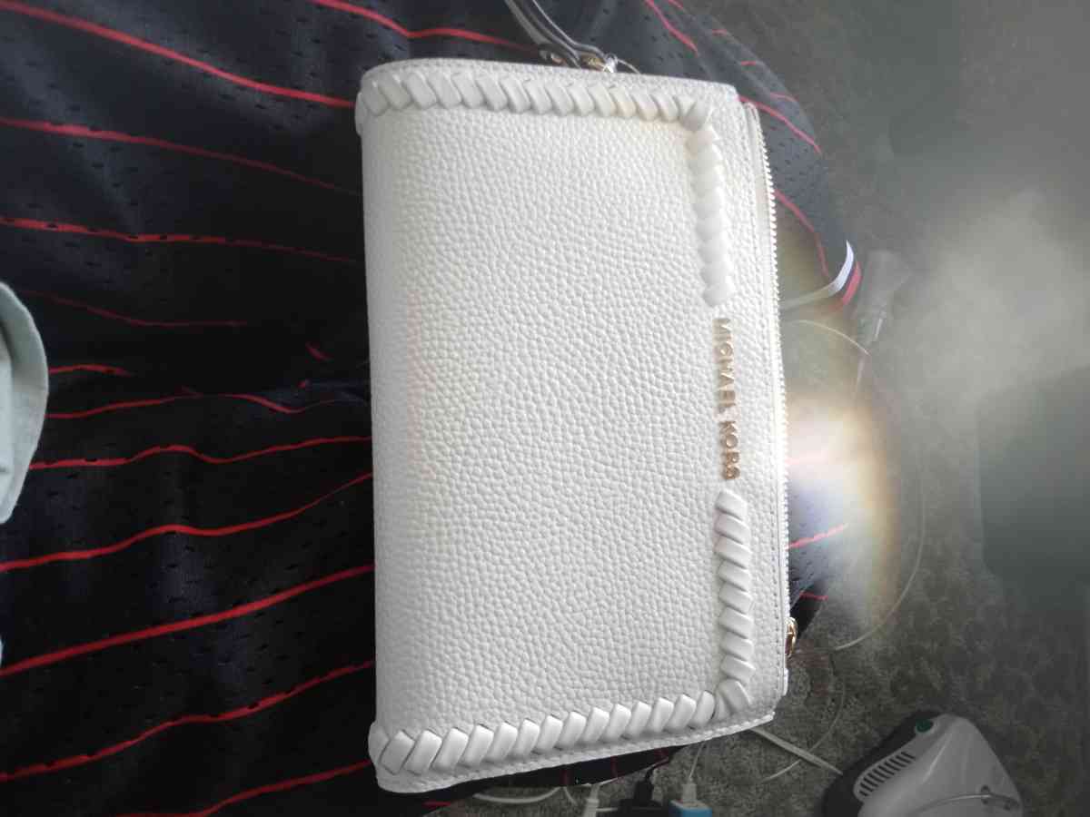 Michael kors - Hollister, California