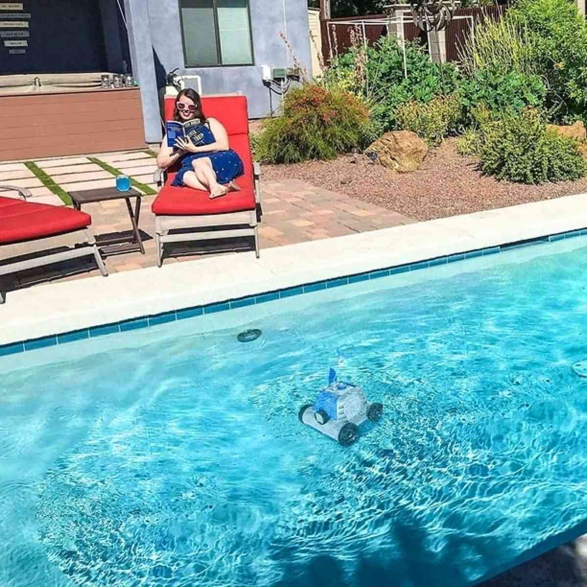 QOMOTOP CORDLESS Rechargeable ROBOTIC POOL CLEANER Up to 90 - Claremont, California - FleaMarketBay