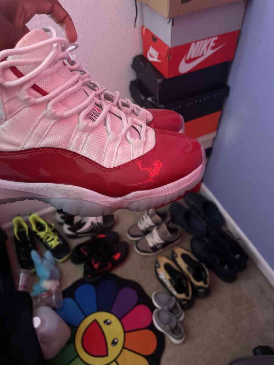 cherry 11 size 7 - Statesville, North Carolina