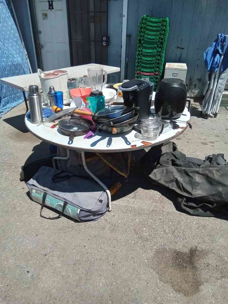 yard sell - Bakersfield, California - FleaMarketBay