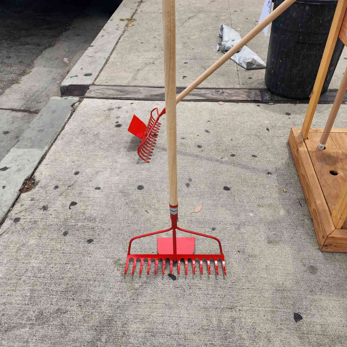 2 in 1 tool rake - Los Angeles, California - FleaMarketBay