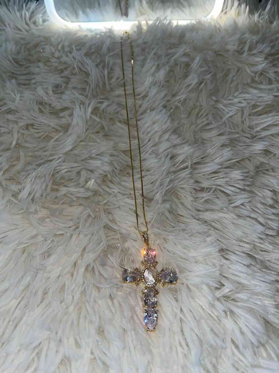 Virgin Mary gold plated necklace - Fresno, California - FleaMarketBay