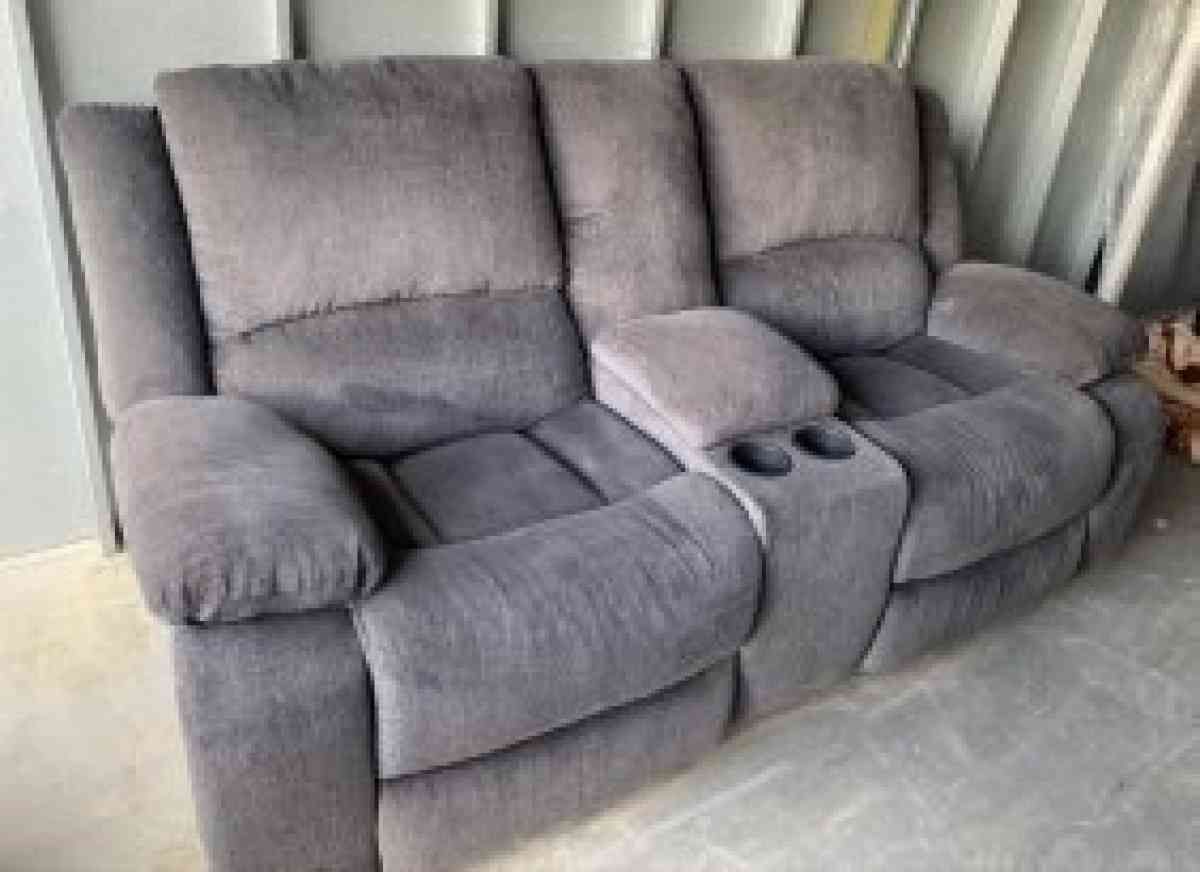recliner couches - Palmdale, California - FleaMarketBay