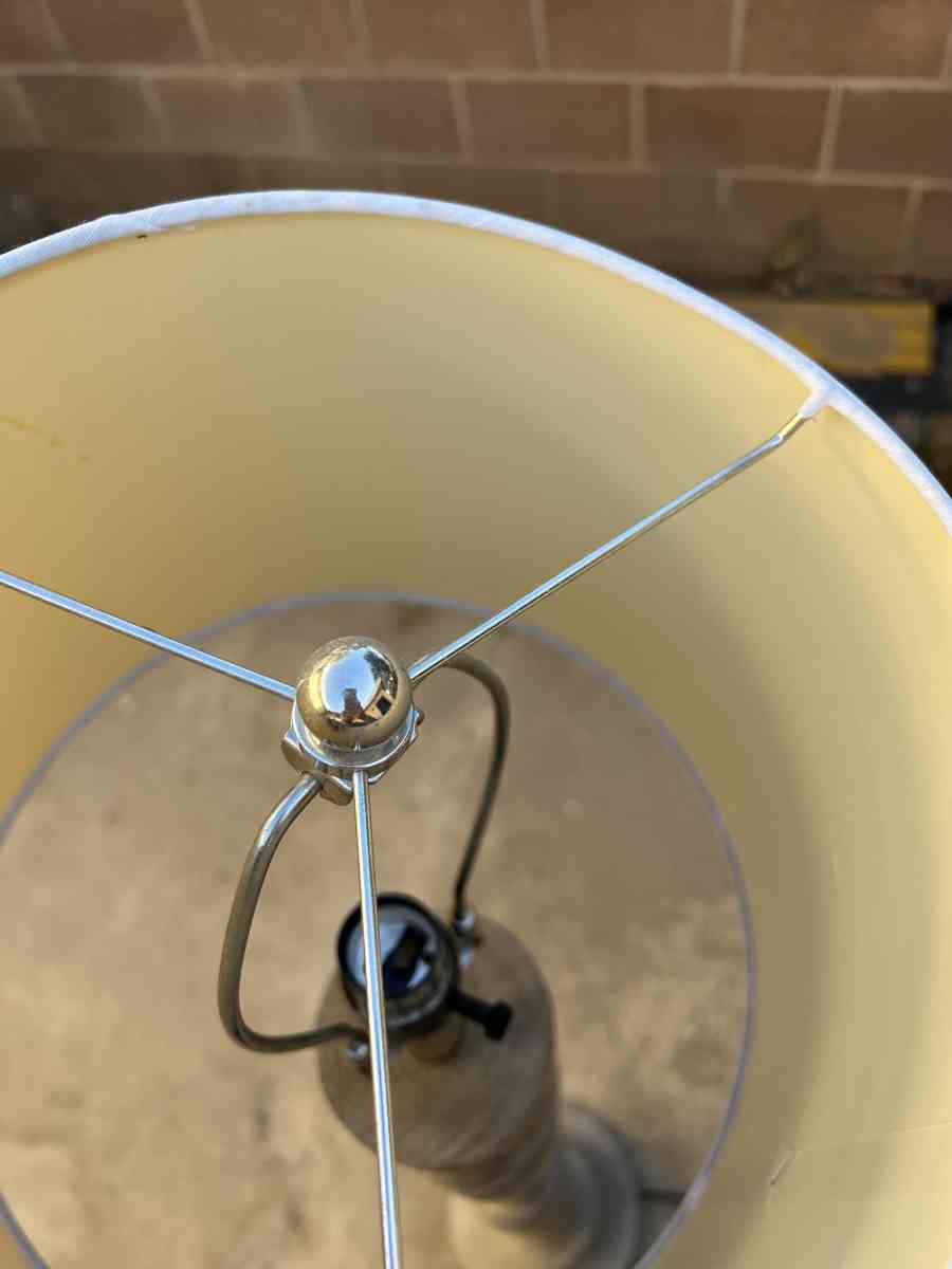 floor lamp - Bakersfield, California - FleaMarketBay