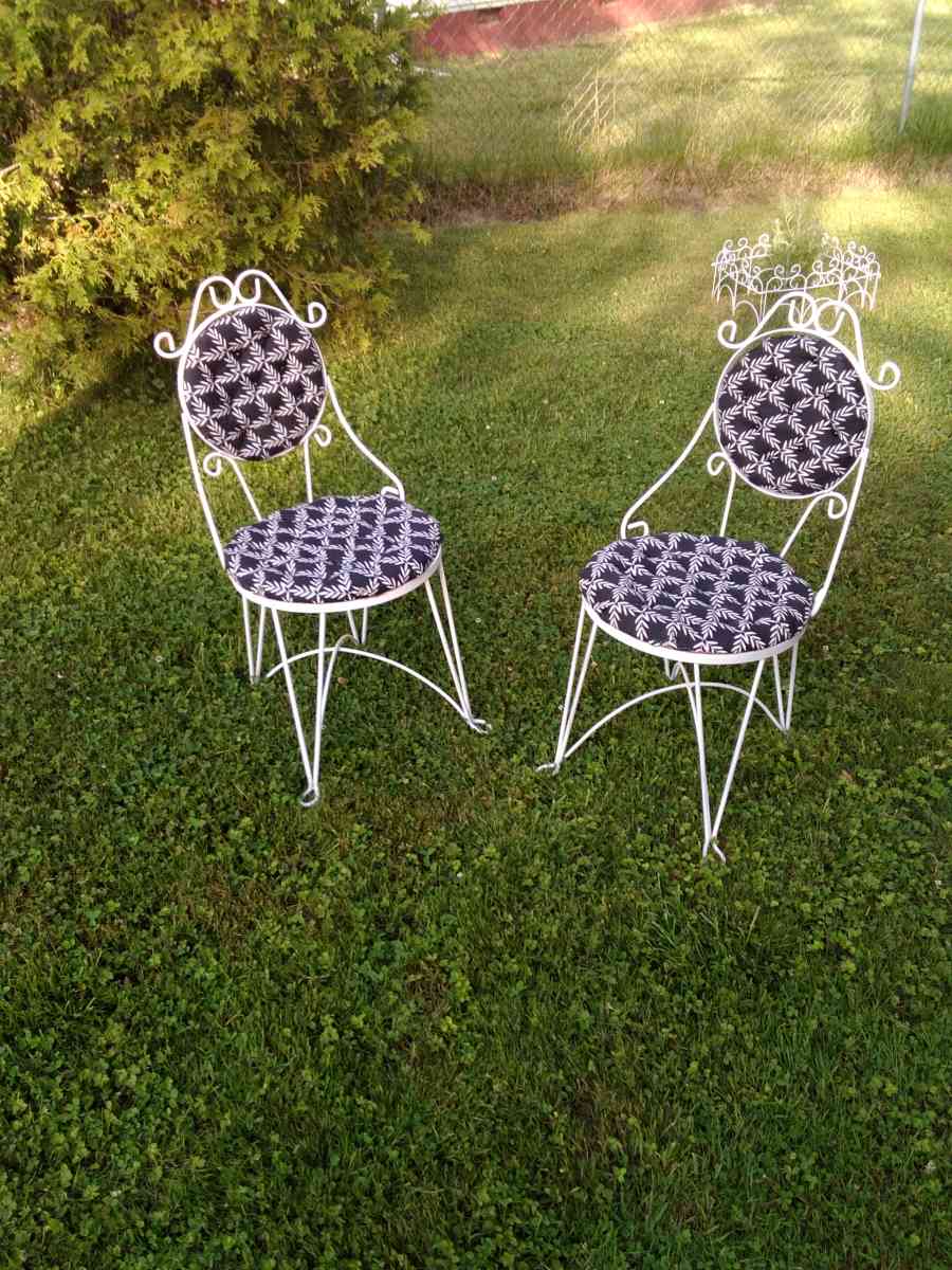 set of vintage vanity chairs - Princeton, West Virginia - FleaMarketBay