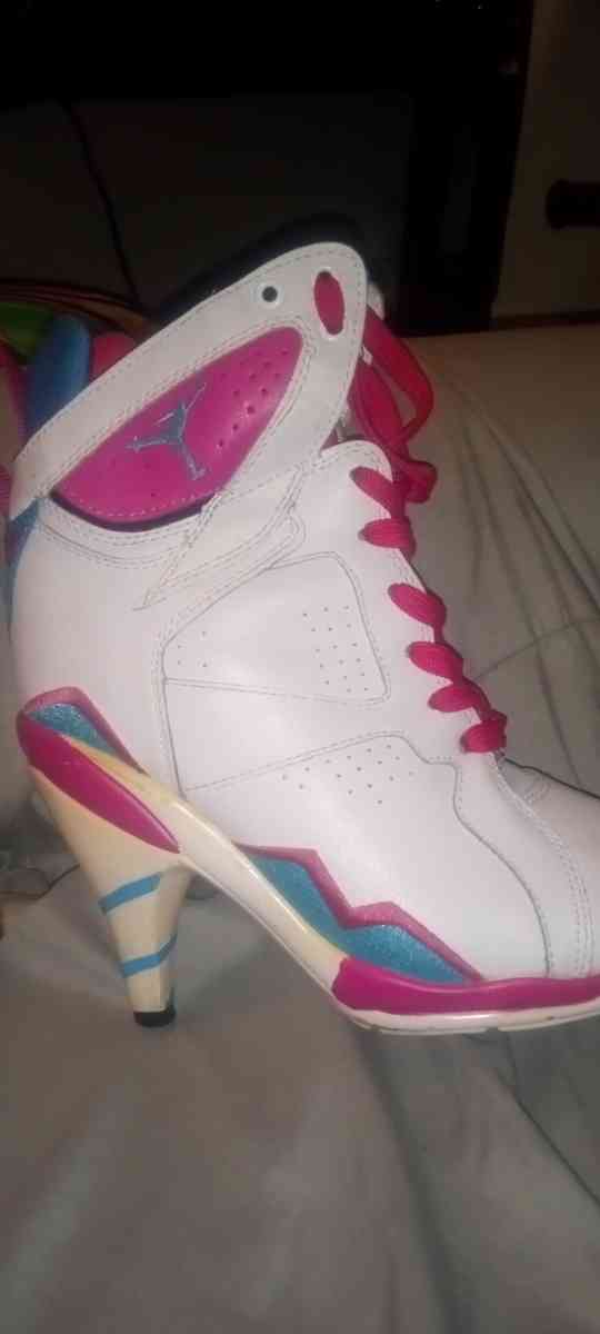 womans Jordan high heel boots - Moorhead, Minnesota - FleaMarketBay