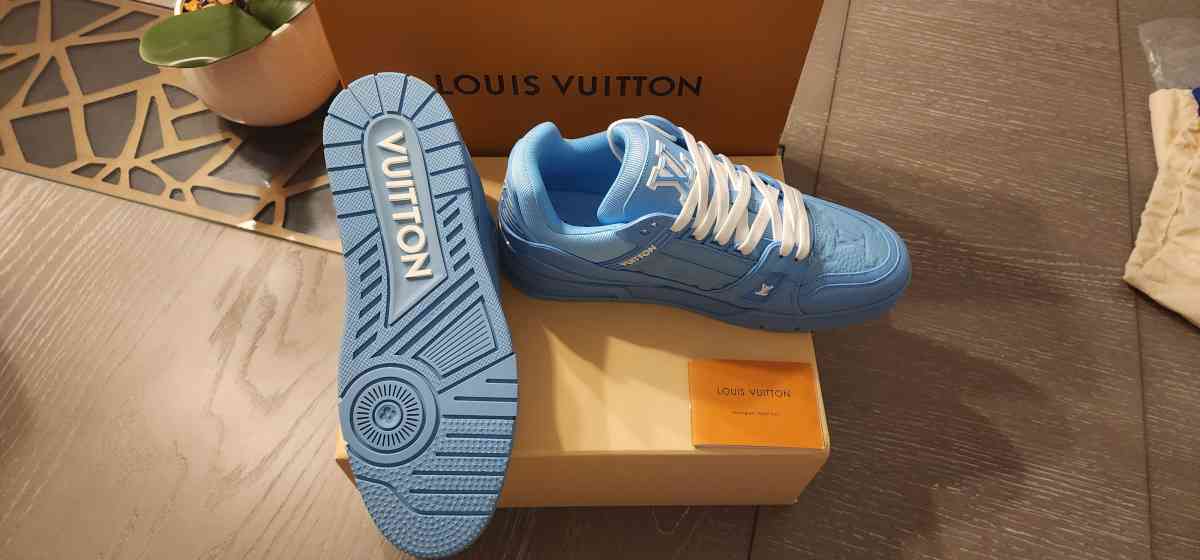 Louis Vuitton Sneakers size 9 - Dayton, Minnesota - FleaMarketBay