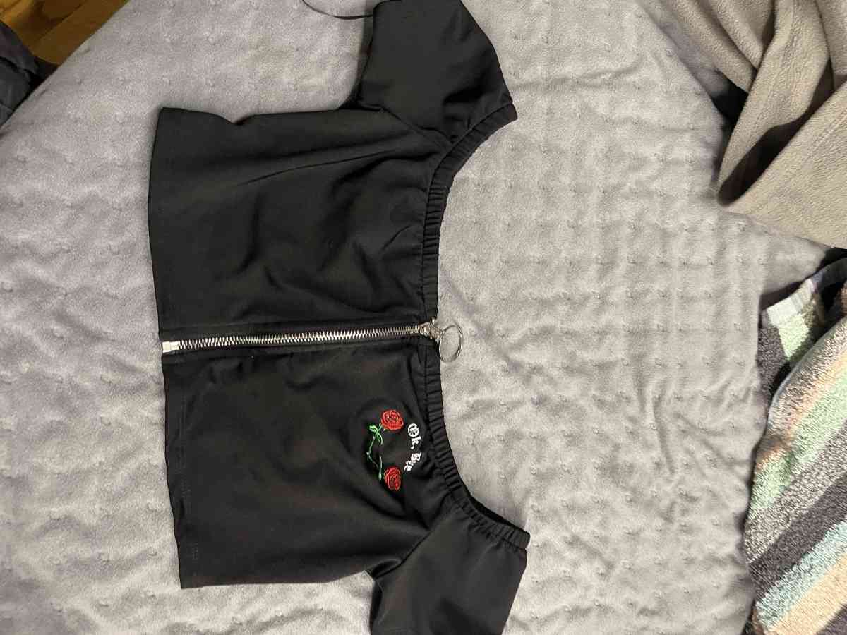 crop top - Addieville, Illinois - FleaMarketBay