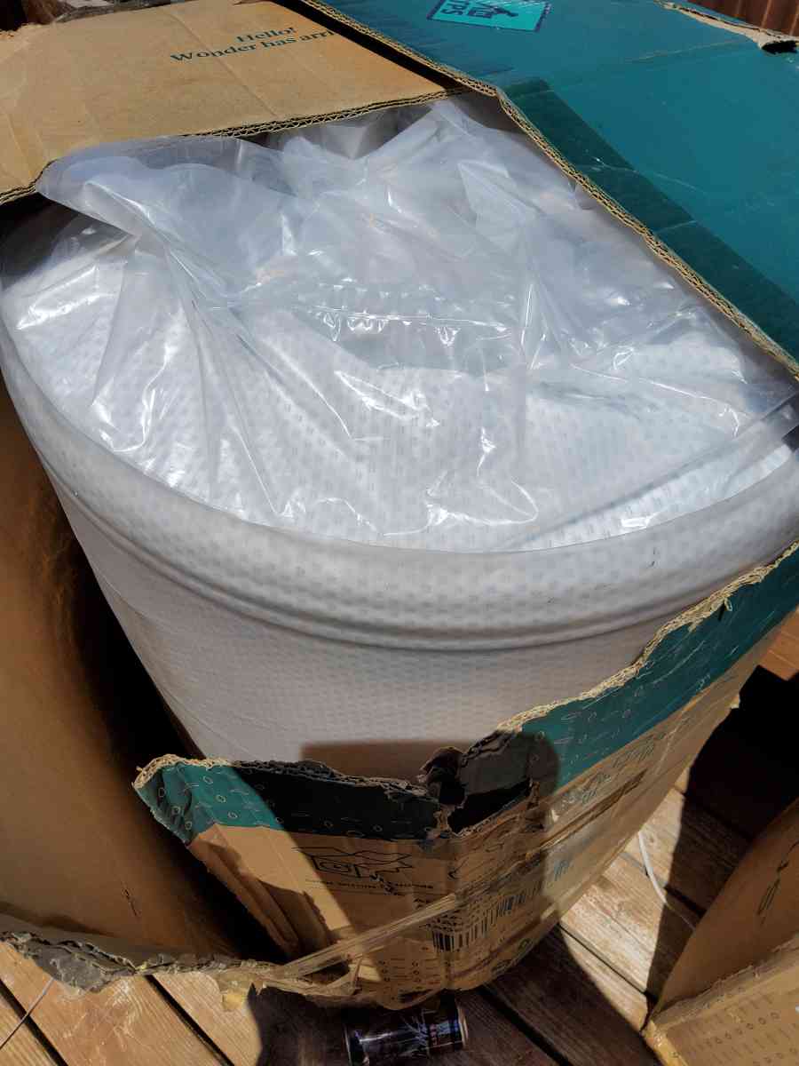 Zinus Ultima Comfort Memory Foam 10 inch Mattress King - Corning, California - FleaMarketBay