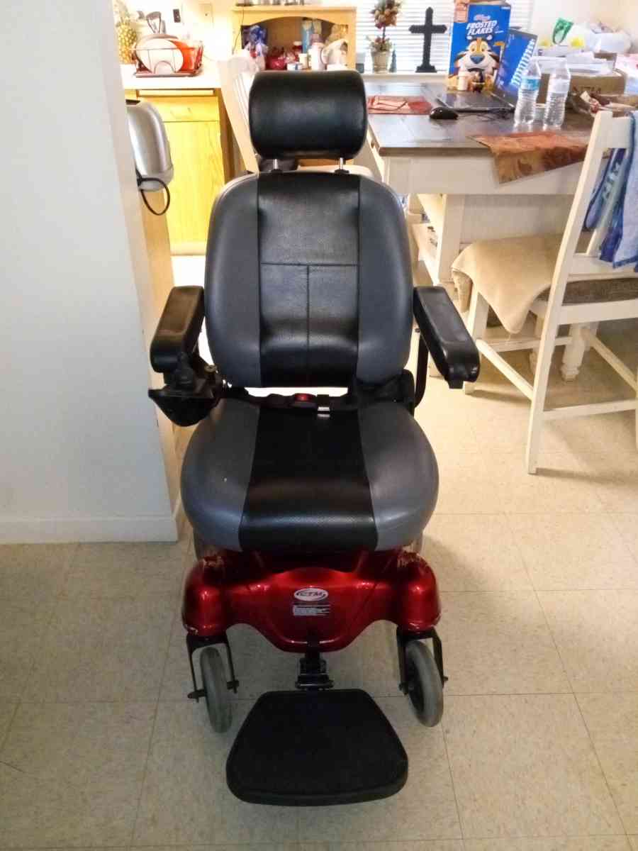 electric weel chair few days of use - El Centro, California