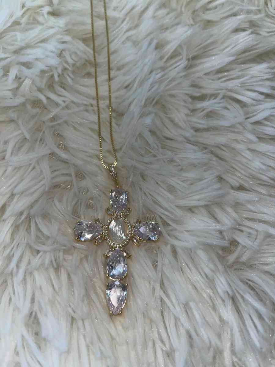 Virgin Mary gold plated necklace - Fresno, California - FleaMarketBay