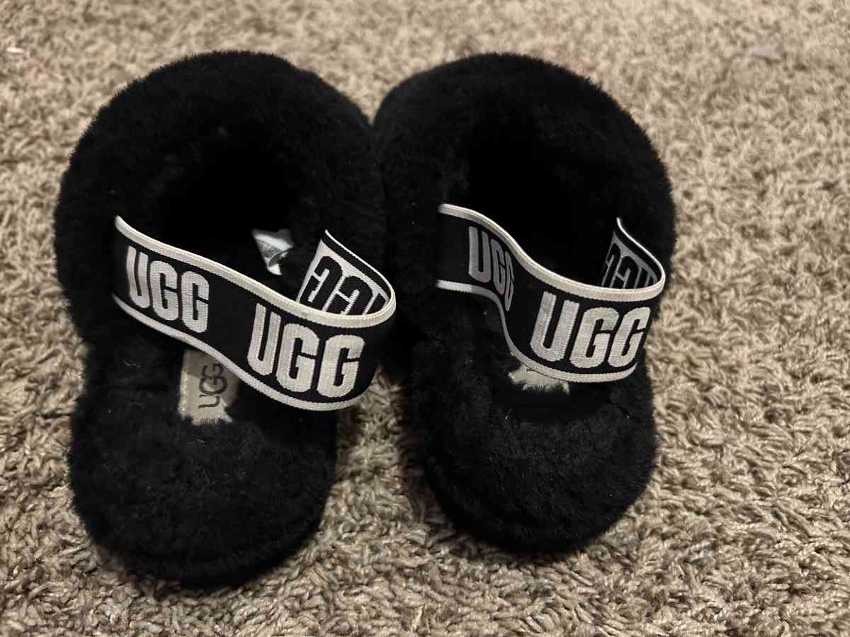 Ugg slides - Dayton, Ohio - FleaMarketBay