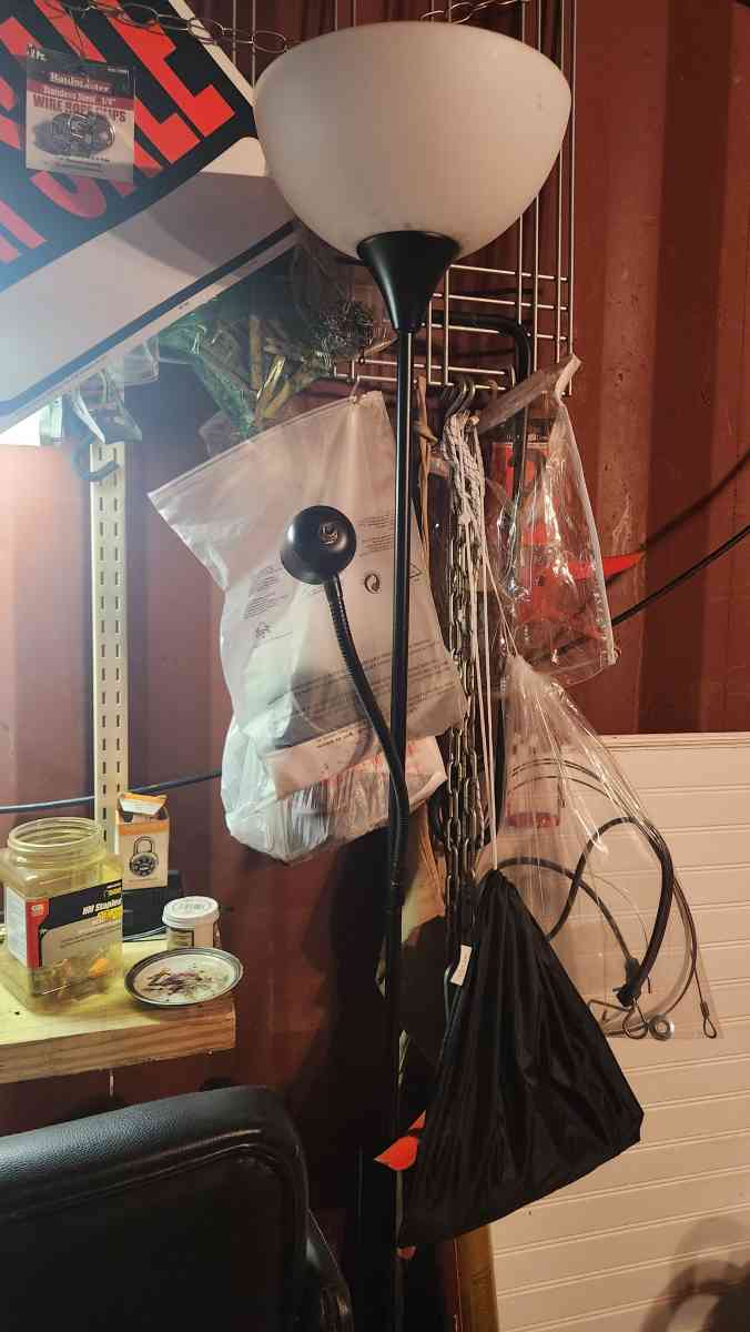 stand up light - Hawley, Pennsylvania - FleaMarketBay
