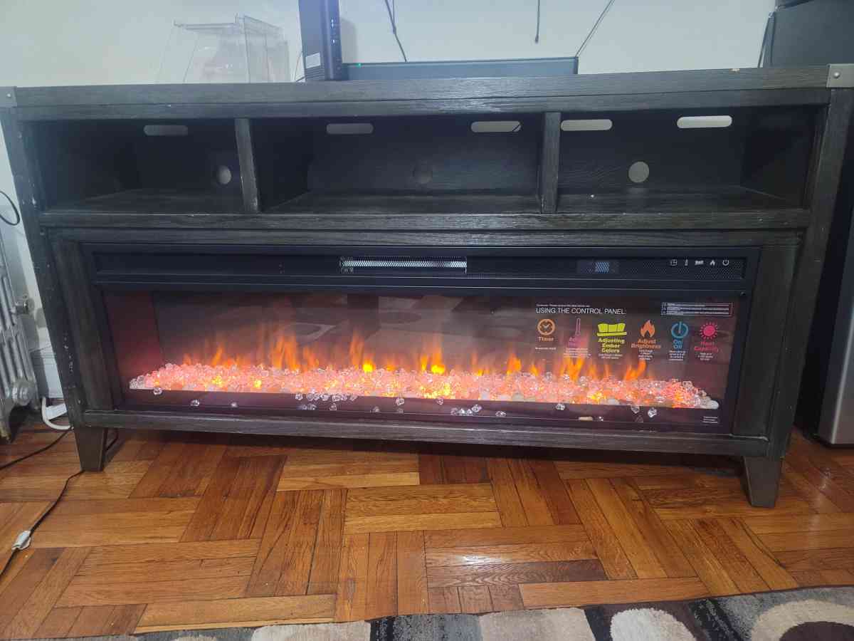 wooden tv stand - Brooklyn, New York - FleaMarketBay