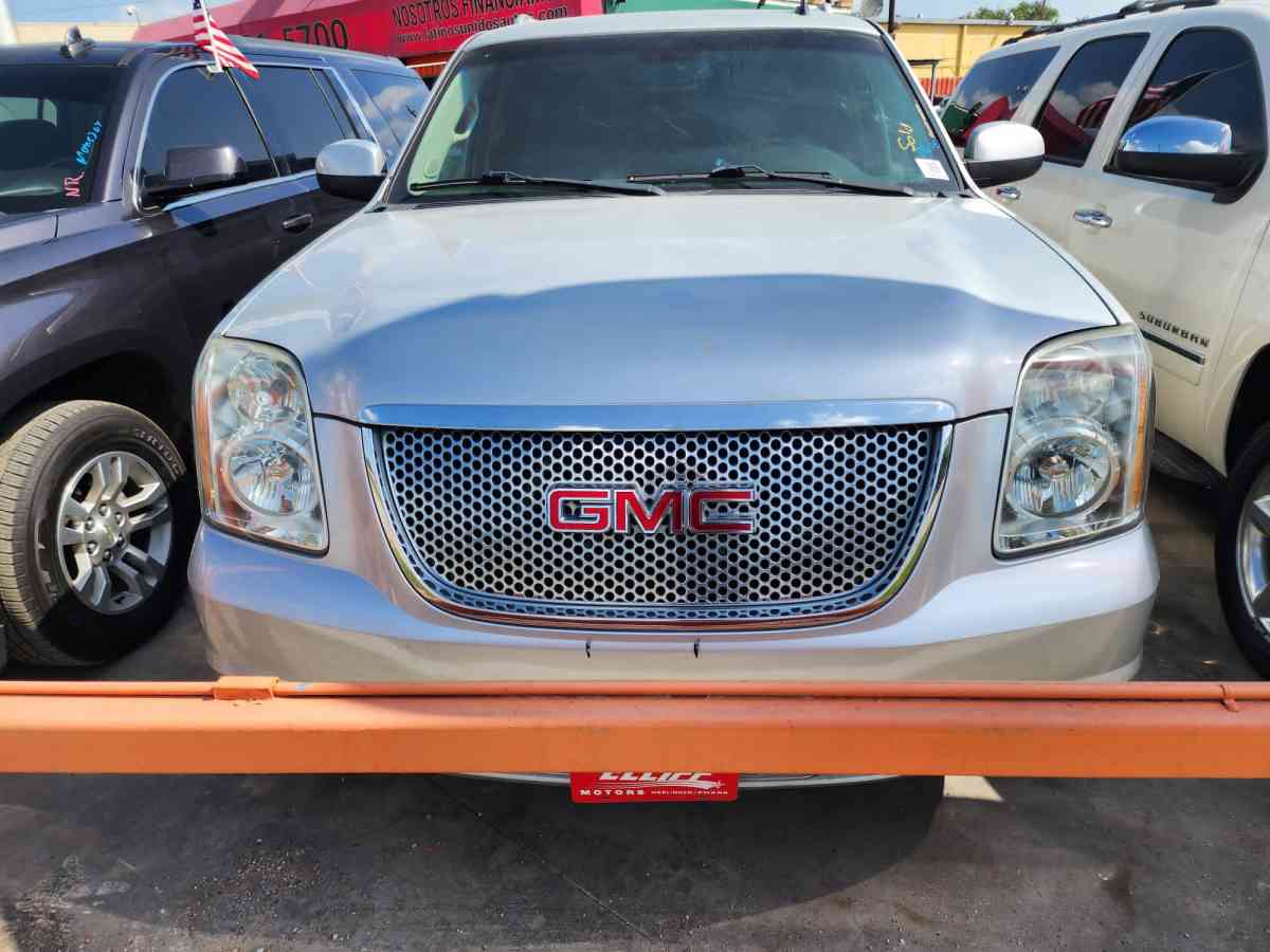 GMC YUKON DENALI XL 2013 - Houston, Texas - FleaMarketBay