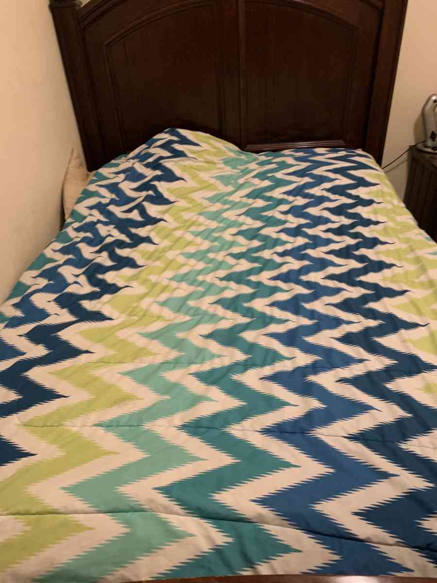 a couch a bed a dresser and a tv stand and a side table - Oklahoma City, Oklahoma - FleaMarketBay