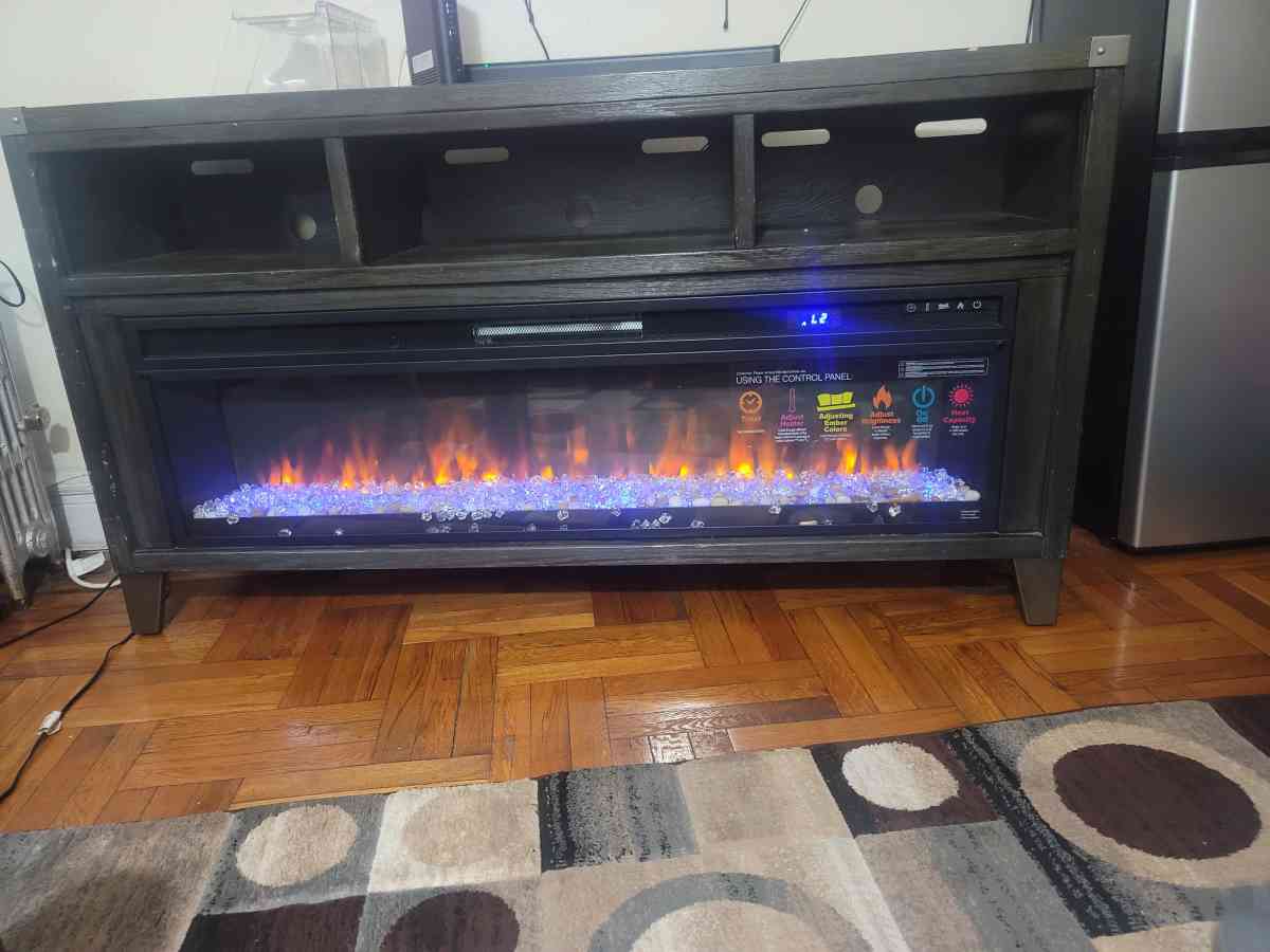 wooden tv stand - Brooklyn, New York - FleaMarketBay