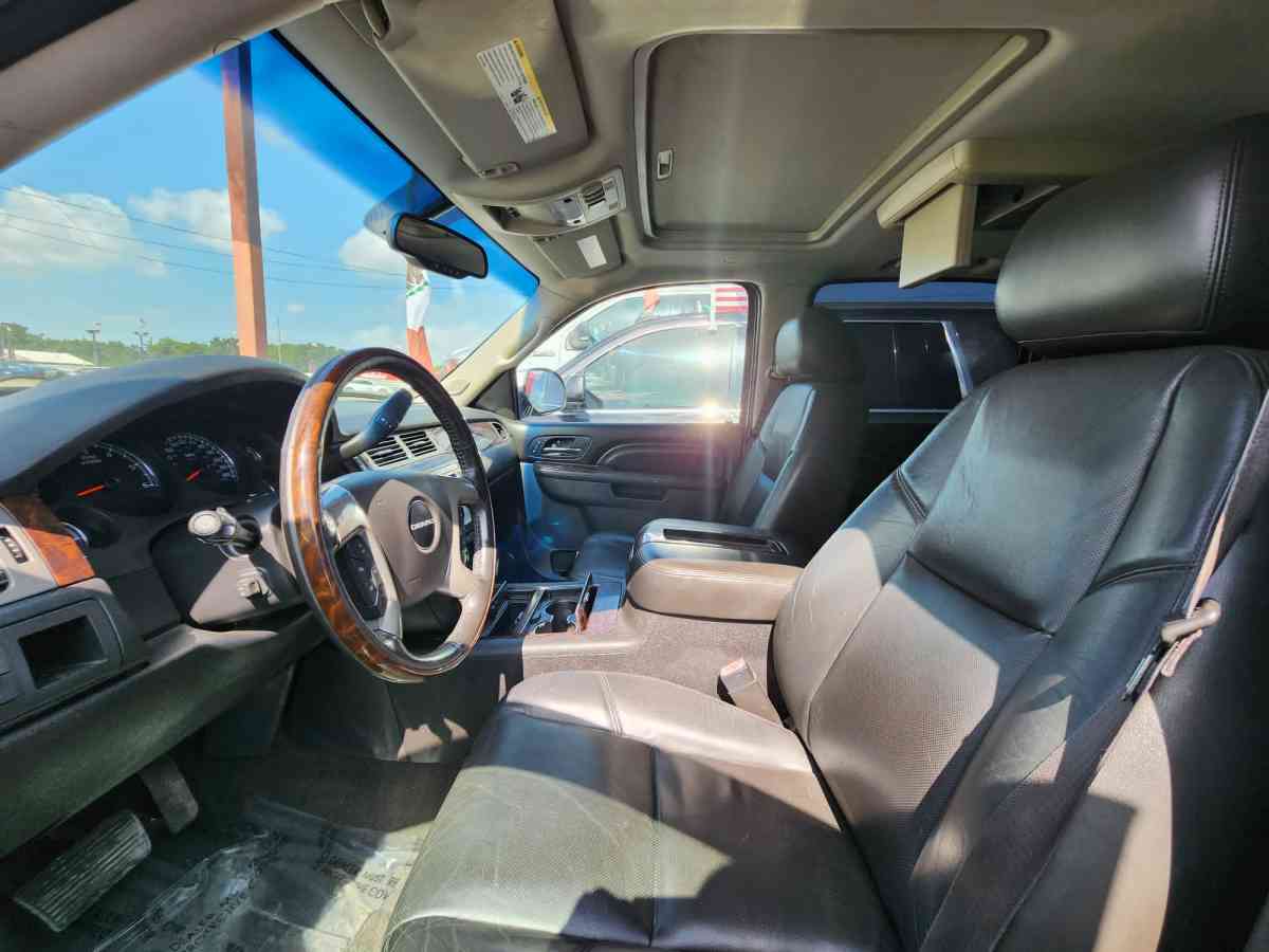 GMC YUKON DENALI XL 2013 - Houston, Texas - FleaMarketBay