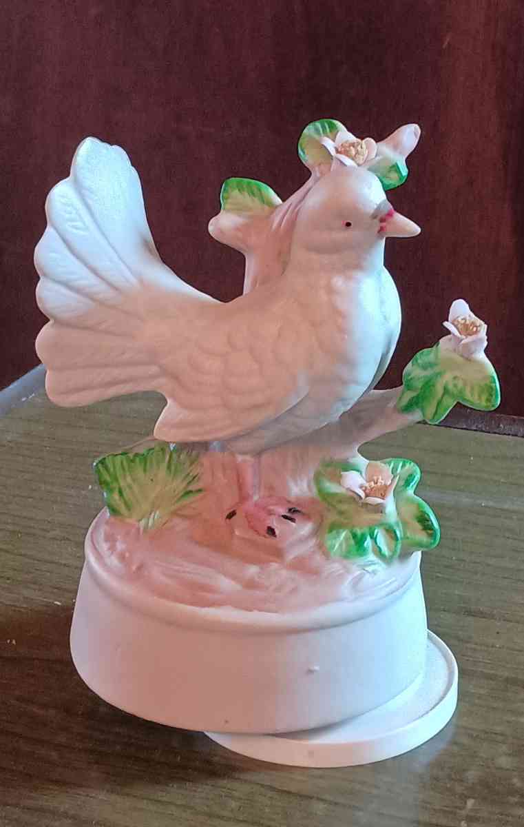 vintage porcelain dove pink floral music box - Hemlock, New York