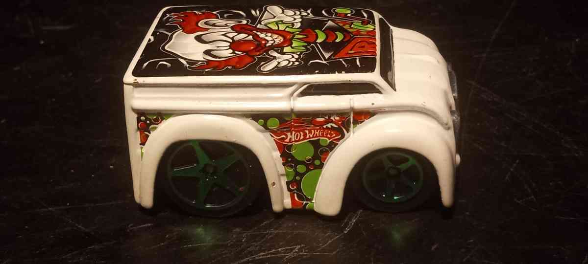 Hot wheels crazed clown white van with green rims diecast ty - Eastman, Georgia - FleaMarketBay