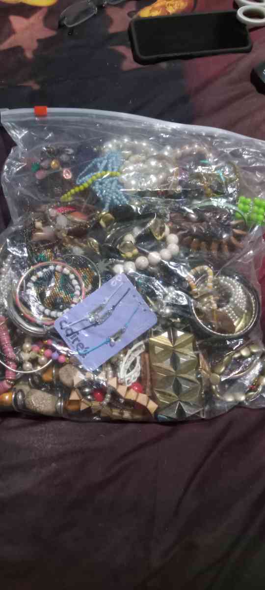 some individual pieces silver necklaces rings bracelets - Windsor, California - FleaMarketBay