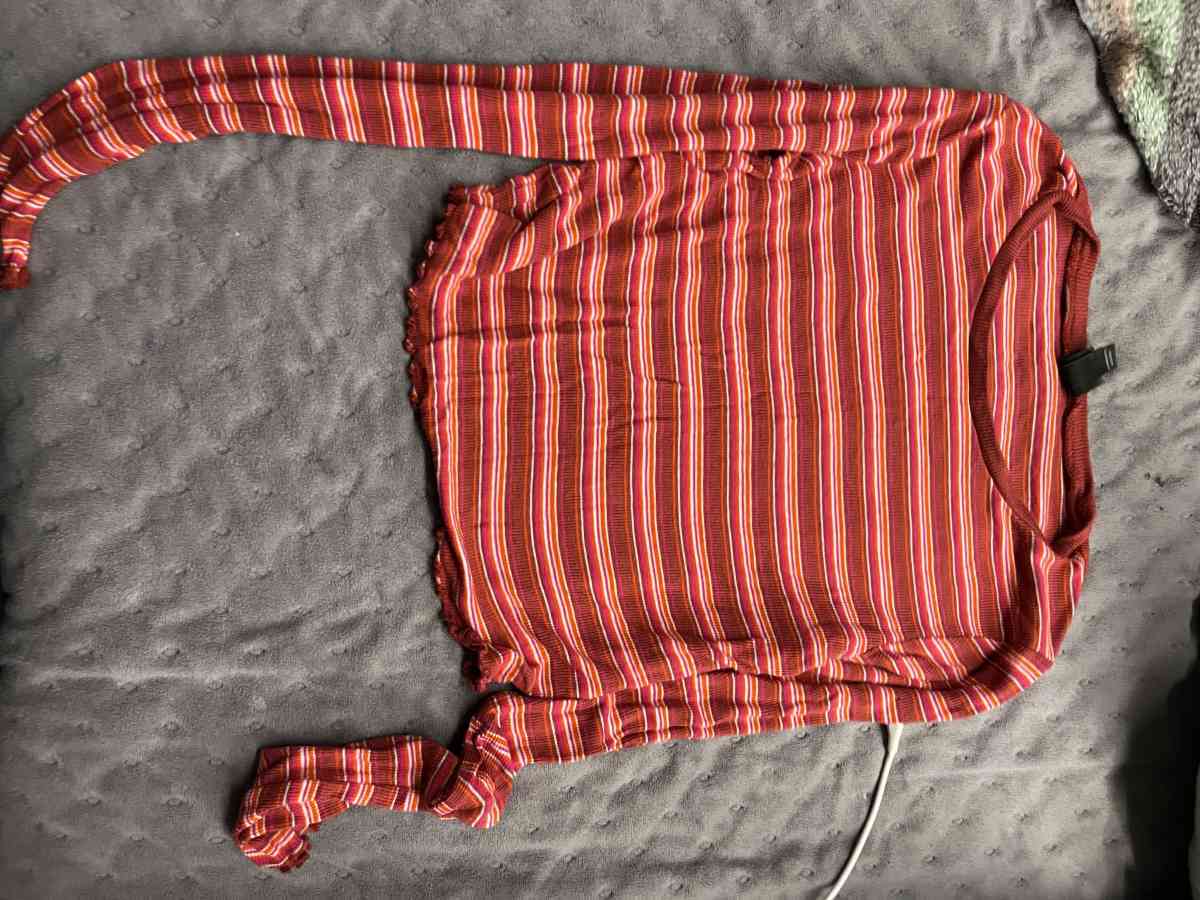 crop top - Addieville, Illinois - FleaMarketBay