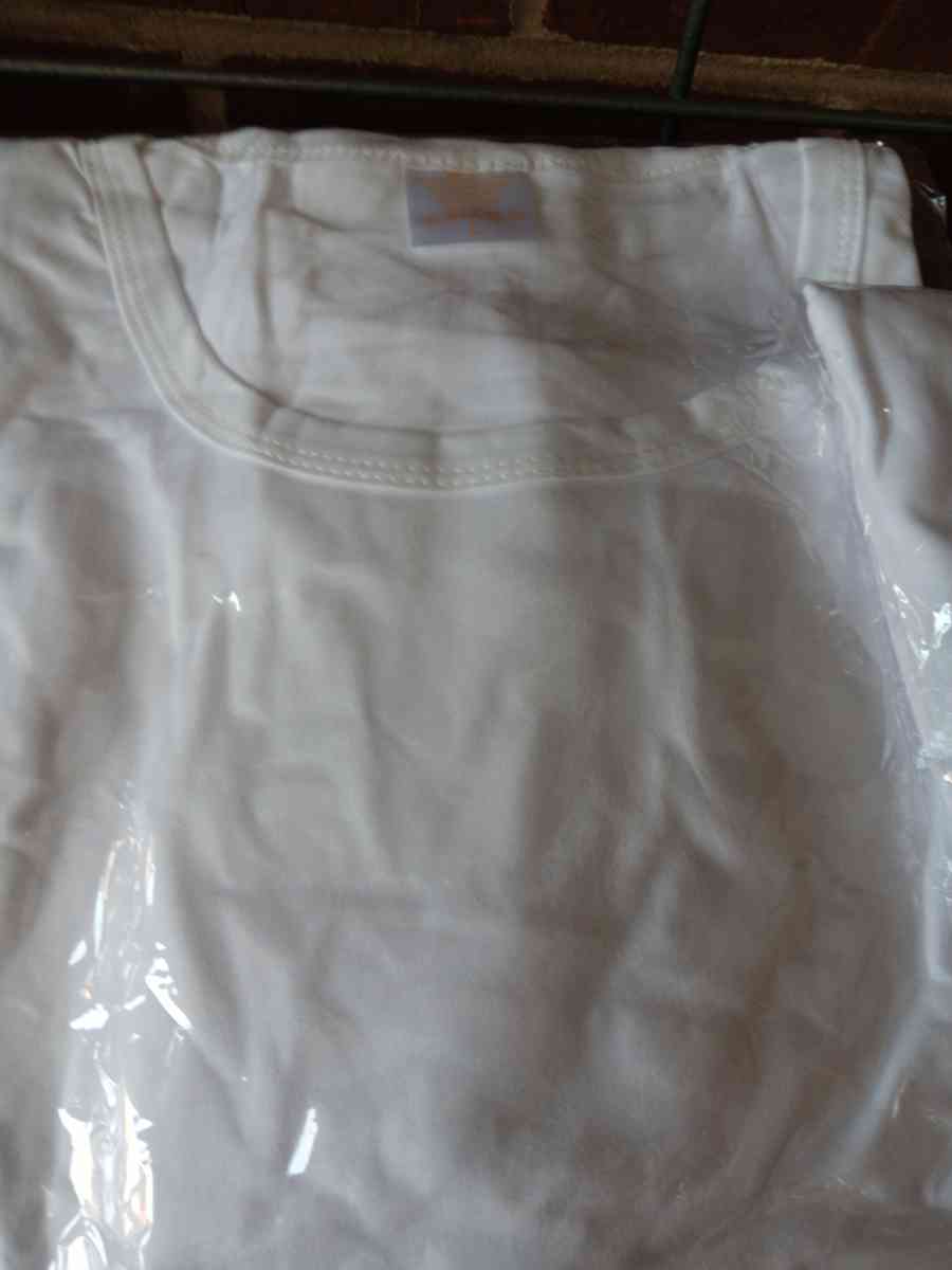 plain white Tshirt  wholesale  price - Raleigh, North Carolina - FleaMarketBay