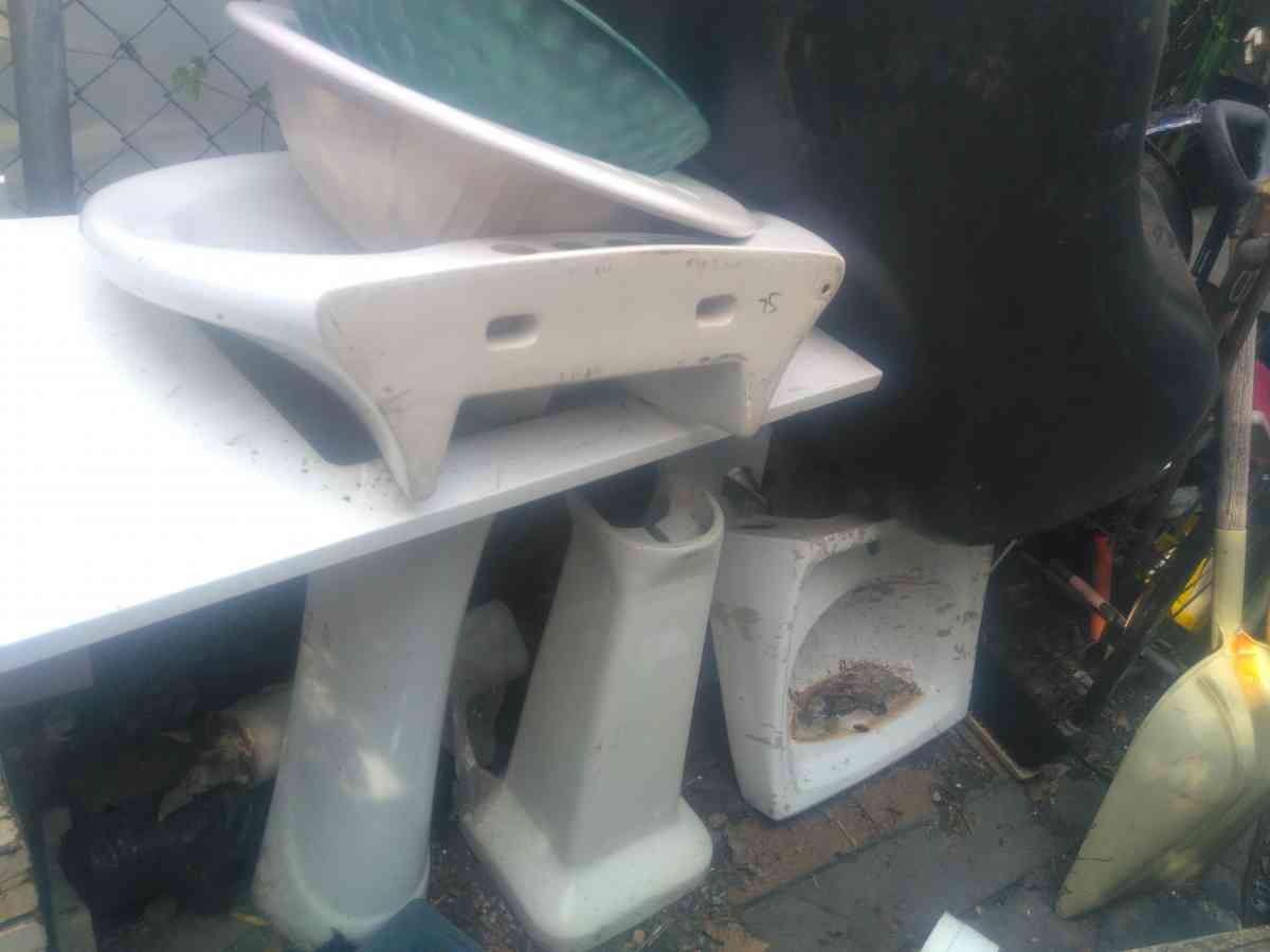 sinks and pedestal - San Antonio, Texas