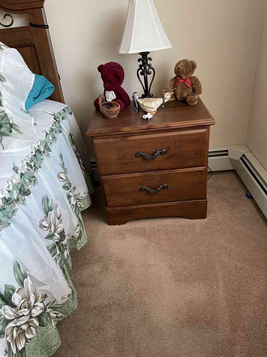 bedroom set queen with electric bed - Dracut, Massachusetts - FleaMarketBay