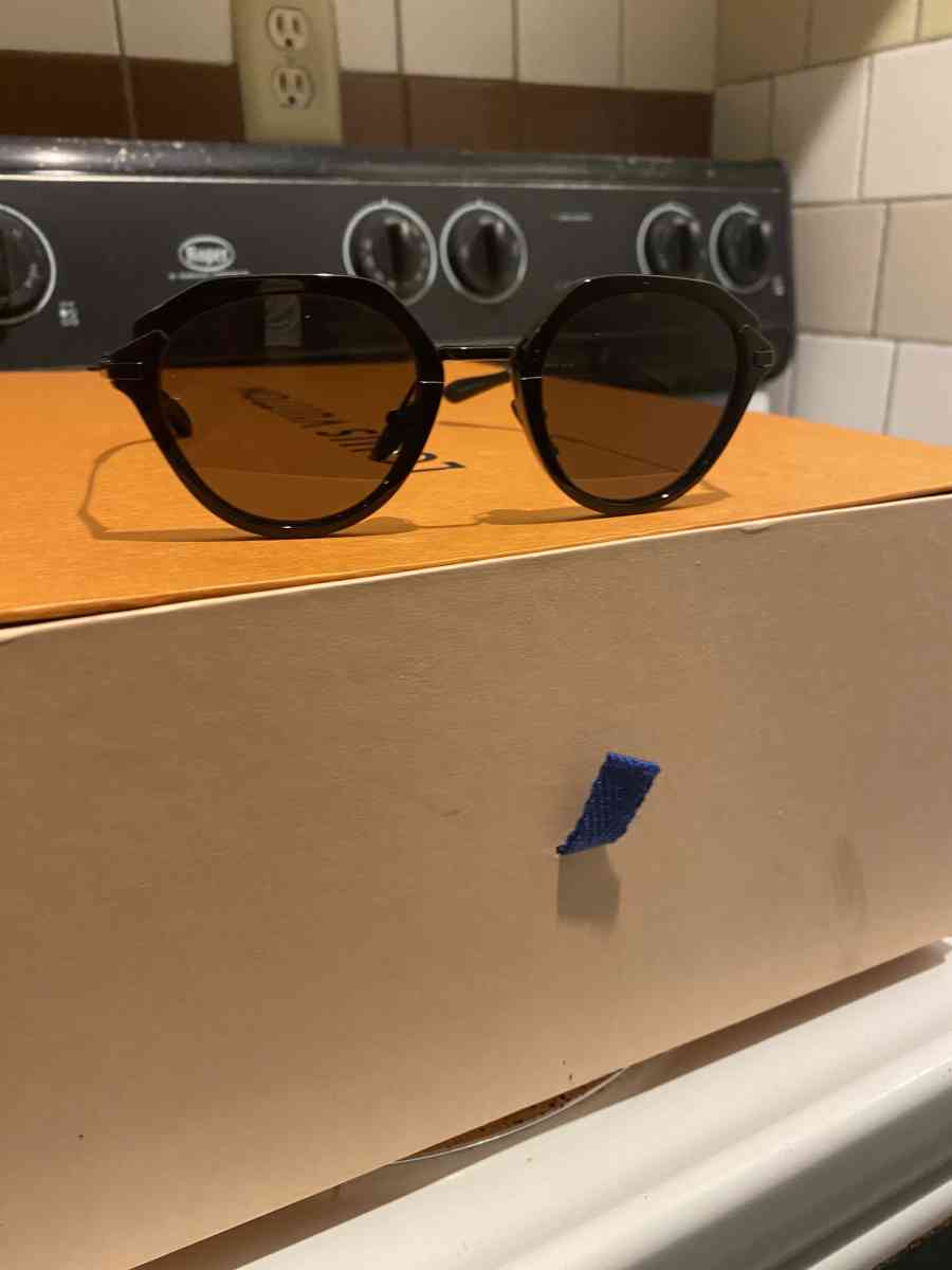 Prada mens shades - Clarkston, Georgia - FleaMarketBay
